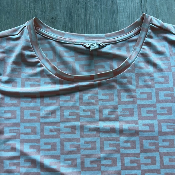 Guess pink and white basic tee - Picture 3 of 6